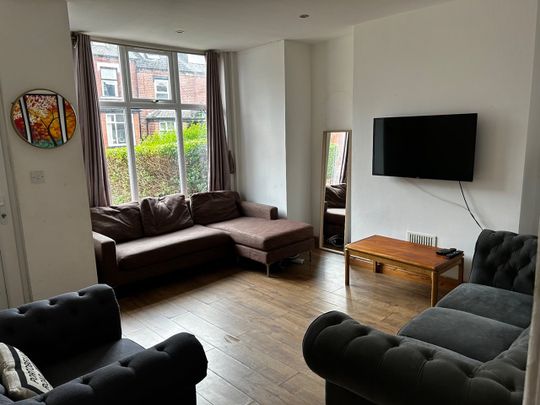 4 Bed Terraced House, Brudenell View, LS6 - Photo 1