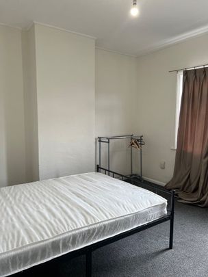 Room in a Shared Flat, Old Shoreham Road, BN3 - Photo 1