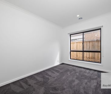 Modern Family Living with Space & Comfort - Photo 4