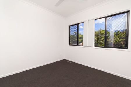 Beautiful 4-Bedroom Family Home Offering Modern Comfort And Convenience. - Photo 3