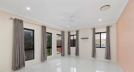 “Stunning Family Home with Modern Finishes” - Photo 5