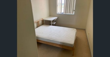 Fully Furnished- Super Convenient & Affordable 2B2B! Closed to Restaurant, Supermarket, Bus Station, UNSW! Available From 15/12/2025 To 05/02/2026. - Photo 4