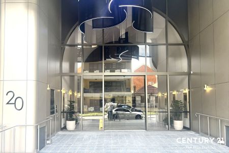 Stunning 28th Floor Apartment with Breathtaking Views - Photo 4