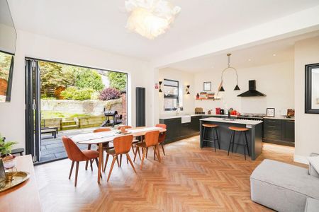 4 bedroom semi-detached house to rent - Photo 5