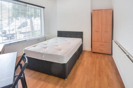 6 bedroom semi-detached house to rent - Photo 3