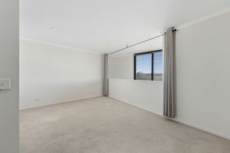 Stylish 2-Bedroom Apartment in Prime City Location - Photo 4