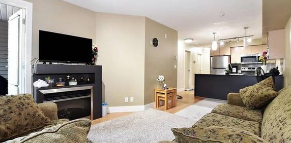 A home where you heart belongs. Impeccable 1 bedroom and Den - Photo 2