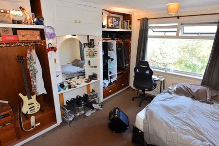 4 bedroom House in Becketts Park Crescent, Leeds - Photo 5