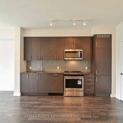 enBurnhamthorpe/Confederation Bright 1Bdrm +Den Open concept as 2 - Photo 1