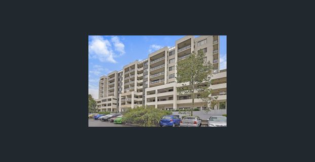 Two Bedroom Apartment in Prime Location with Timber Floors - Photo 1