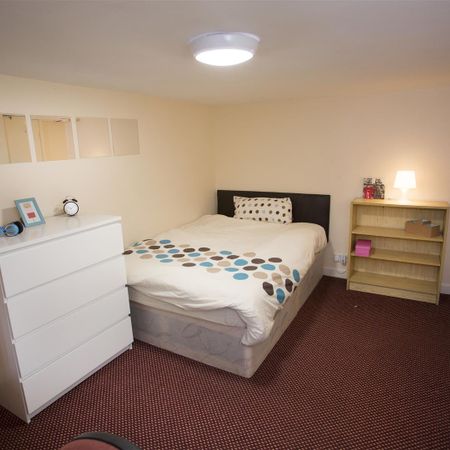 6 bedroom terraced house to rent - Photo 3