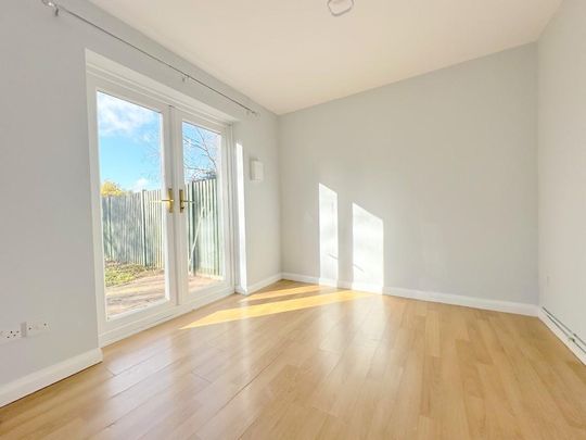 3 bedroom end of terrace house to rent - Photo 1