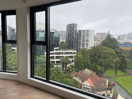 City studio apartment with park view - Photo 4