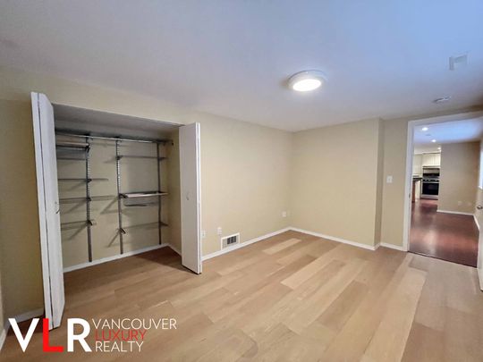 House in North Vancouver, BC - Photo 1