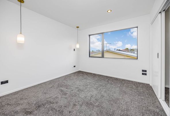 PAKURANGA, 2 BEDROOMS - Photo 1