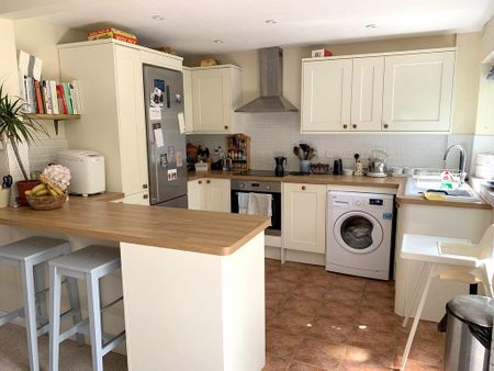 4 bedroom terraced house to rent - Photo 5