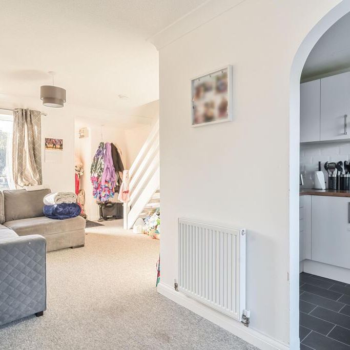 2 bedroom end of terrace house to rent - Photo 1