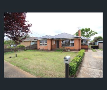 4 Sirdar St, Melton, Vic 3337 - Photo 2