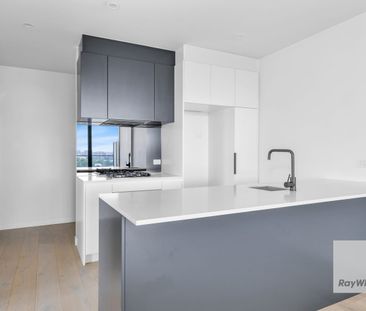 Stylish Apartment Living with Stunning Views - Photo 4