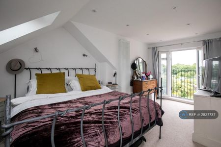 4 bedroom end of terrace house to rent - Photo 4