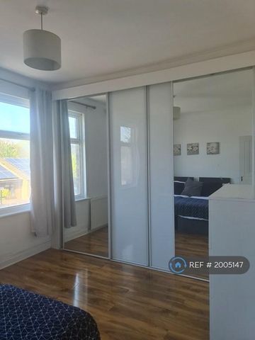 1 bedroom in a house share to rent - Photo 3