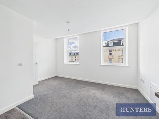 2 bedroom Flat To Let - Photo 1