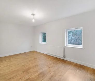 1 Bed Flat, Newham Way, E6 - Photo 2
