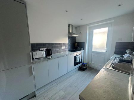 3 bedroom terraced house to rent - Photo 5
