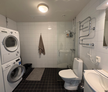 Surtsögatan, Kista - Photo 1