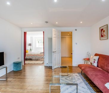 3 Bed Terraced House, Sovereign Crescent, SE16 - Photo 3