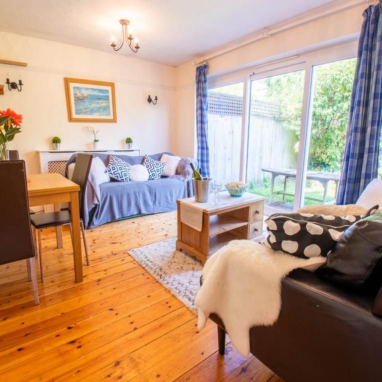 6 bedroom house to rent - Photo 1