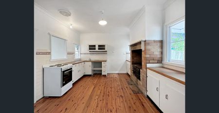 Large 2 Bedroom Home - Photo 3