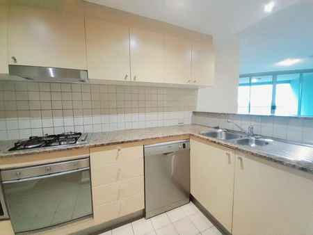 Modern 2-Bedroom, 2-Bathroom Apartment with Carspace – Chatswood - Photo 2