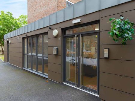 Silver Non-Ensuite Plus Room - Photo 5