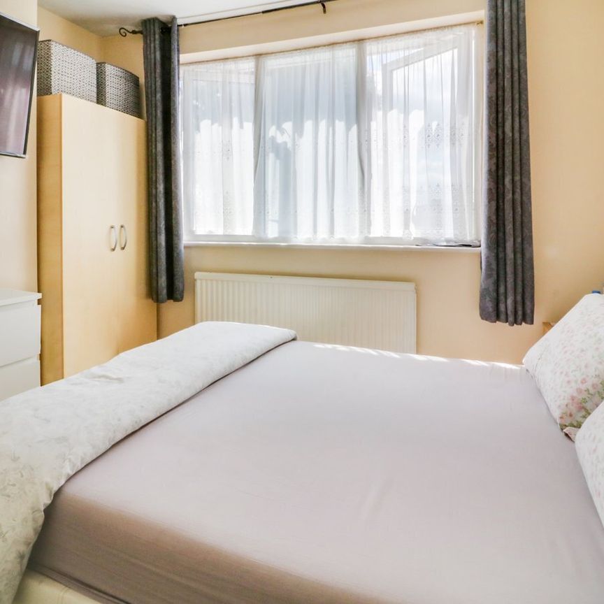 Reynolds Drive, Edgware, HA8 - Photo 1