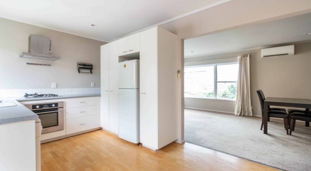 Bright 2 Bedroom w Garage - Photo 1