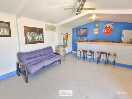 Spacious 3 Bedroom Home With Bonus Games Room - Photo 4