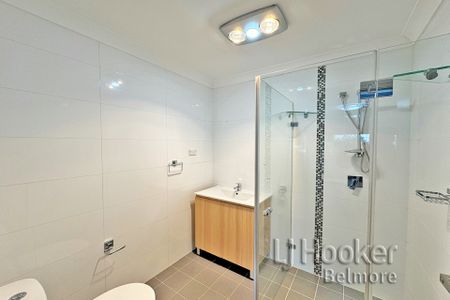 Spacious Four Bedroom Duplex in the Heart Of Greenacre! - Photo 4