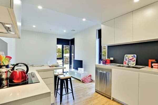 3 Bedroom Ensuite, King Single Bed - Photo 1