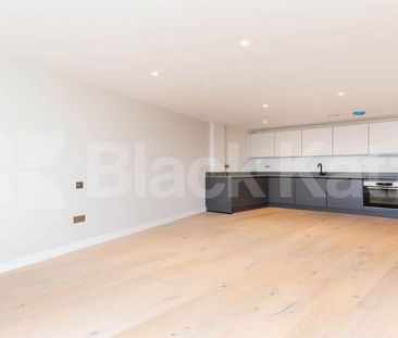 2 Bedroom, 2 bath, 1 reception Apartment - Photo 5