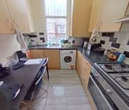 7 Bed - 95 Brudenell Road, Hyde Park, Leeds - LS6 1JD - Student - Photo 1