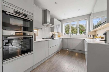 Goodwyn Avenue, Mill Hill, NW7 - Photo 4