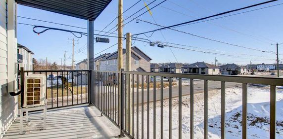 ** PROMO mois gratuit !! 4 1/2 neufs ! Huntingdon. WIFI inclus LIBRE IMMÉDIATEMENT! - Photo 2