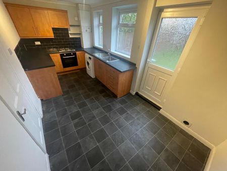 2 bedroom semi-detached house to rent - Photo 4