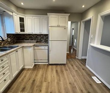 Beautifully Renovated 3-Bedroom Bungalow main floor unit - Photo 2