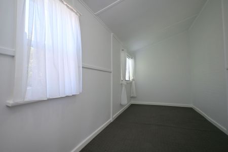 Neat & Freshly Painted 3 bedroom home - Photo 2