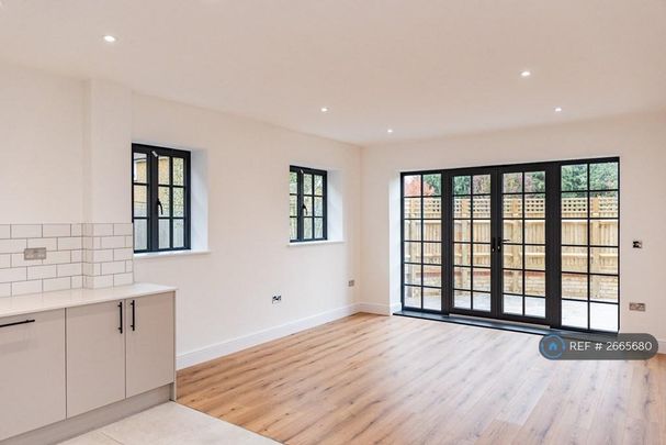 3 bedroom detached house to rent - Photo 1