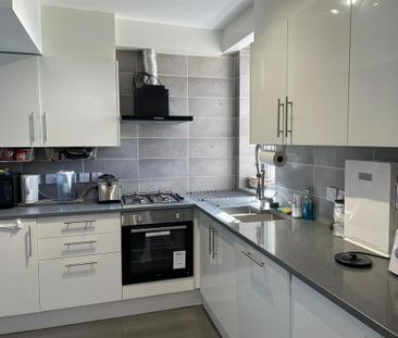 4 bedroom private hall to rent - Photo 6