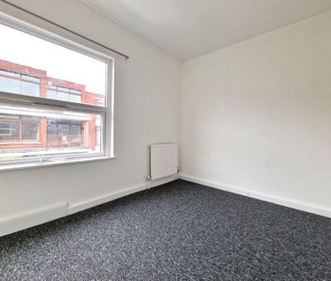 4 bedroom terraced house to rent - Photo 3