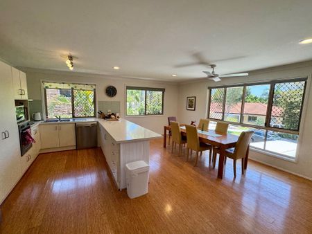 Amazing 4 Bedroom Family Home in Noosaville &vert; &dollar;885 Per Week - Photo 5